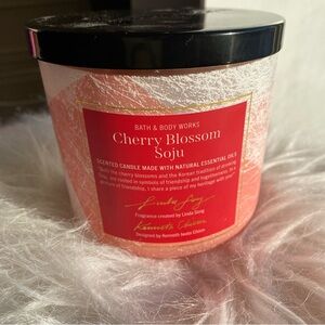 Bath & Body Works Cherry Blossom Soju Candle - Pink